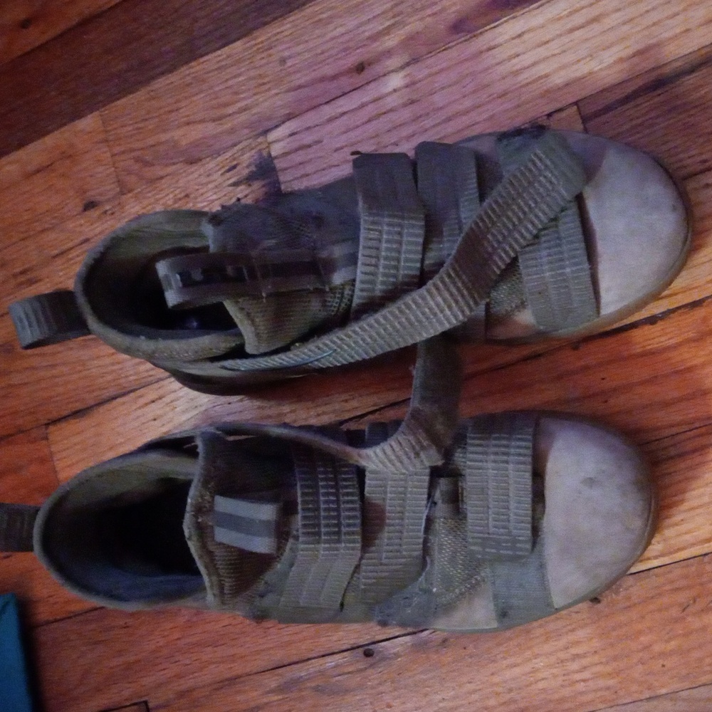 LeBron basket sneakers in a size 81/2  in gently worn in olive green men